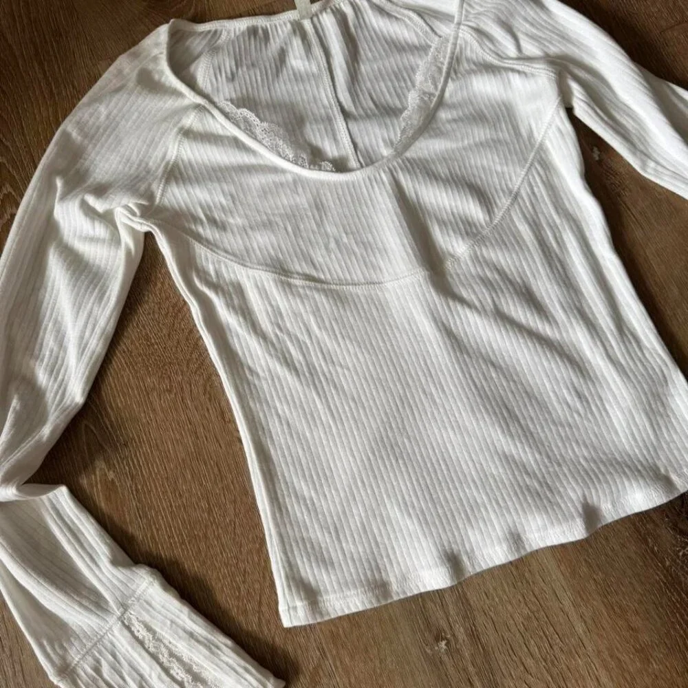 Free People White Long‎ Sleeve Top with Lace Trim Size M
